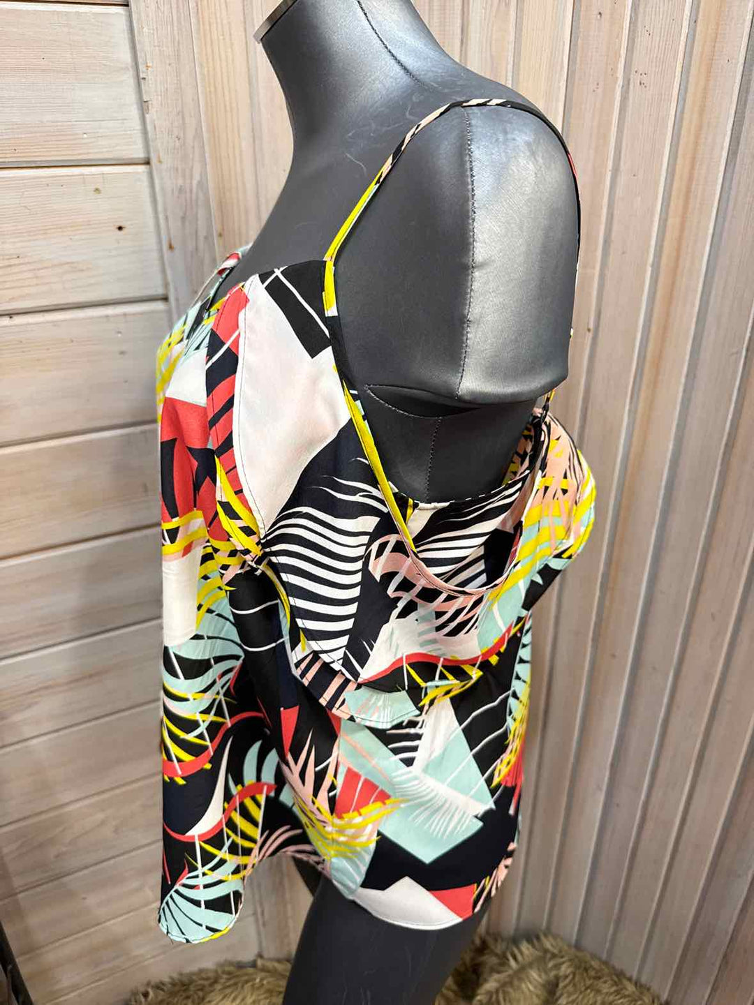 M - Bar III Cold Shoulder