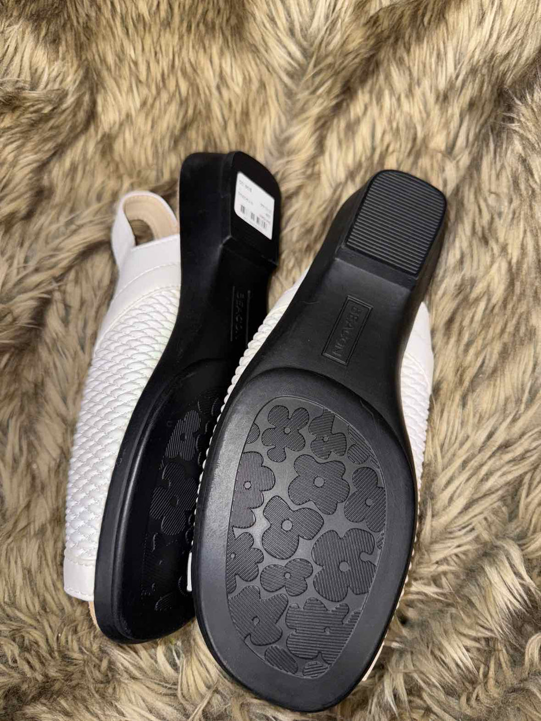 8W - Stretch'n Form by Beacon Sandals