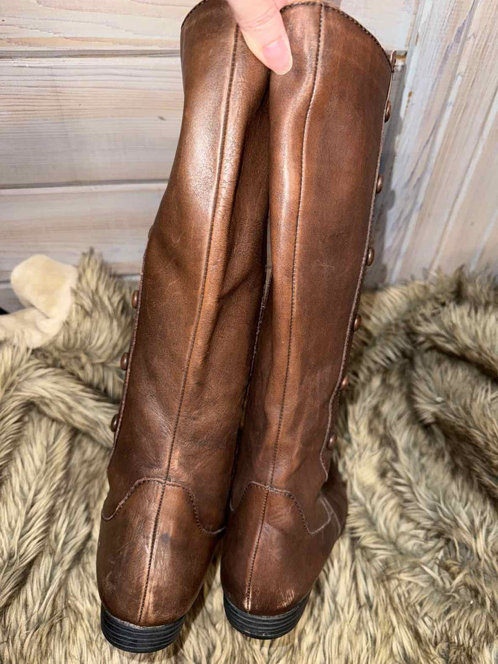 9.5 - Born Boots