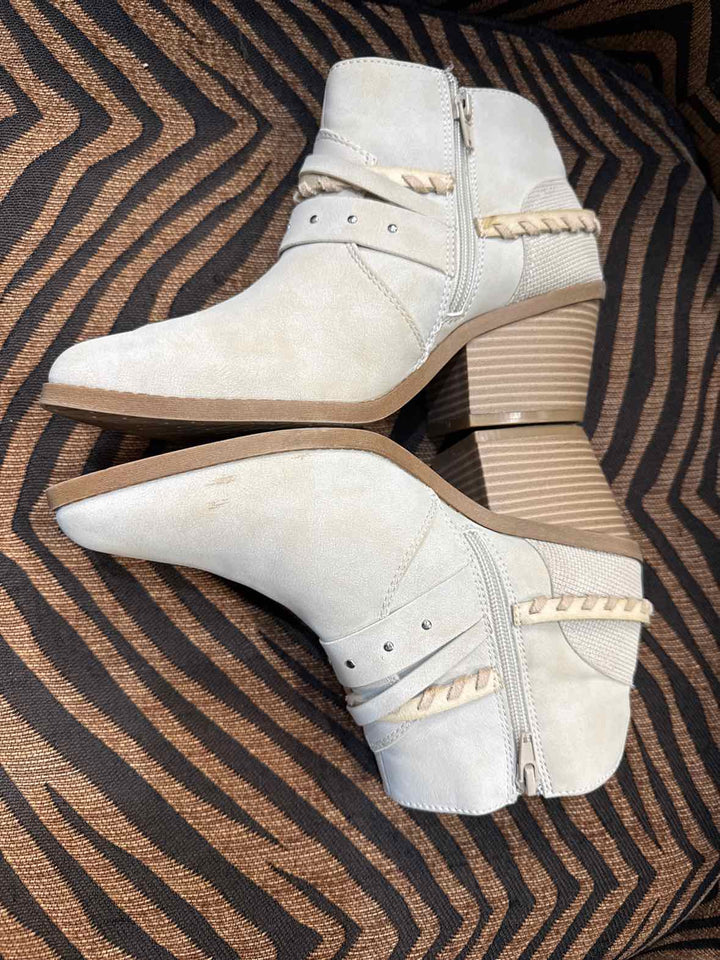 7.5M - Maurices Boots
