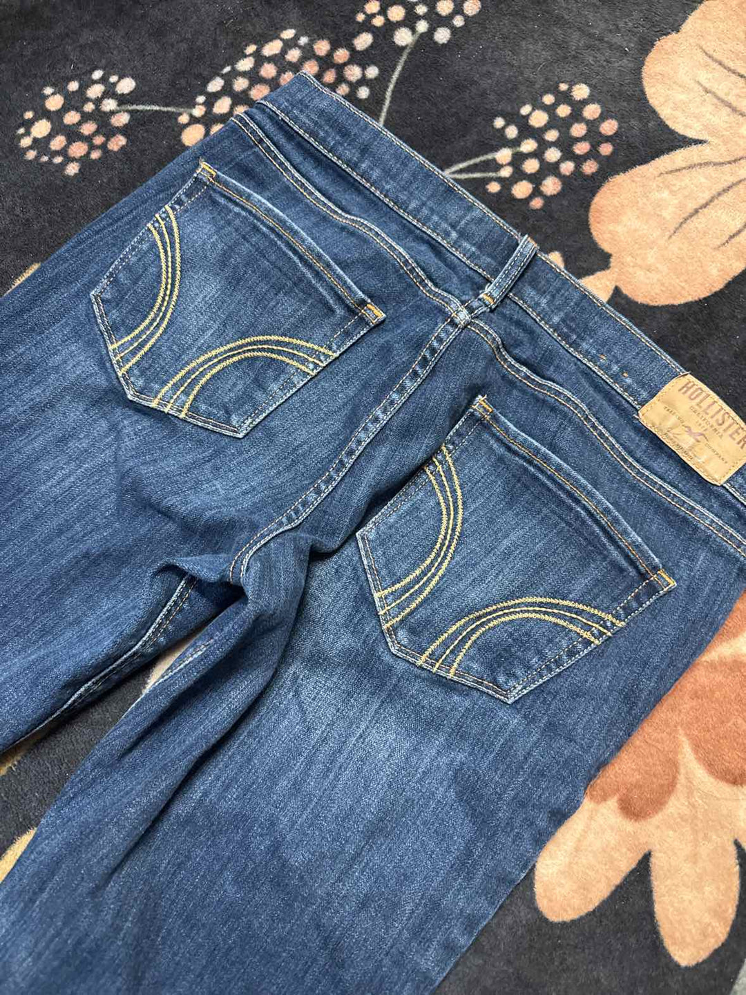 29/33 - Hollister Jeans