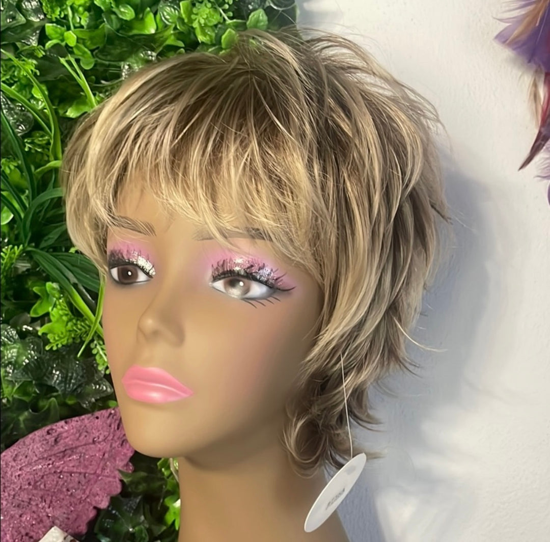 Chic Ombré Blond Pixie