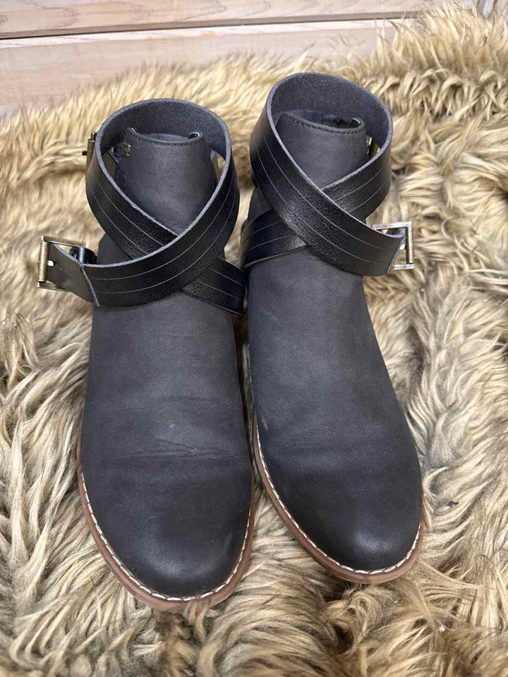 7.5 - Roxy Boots