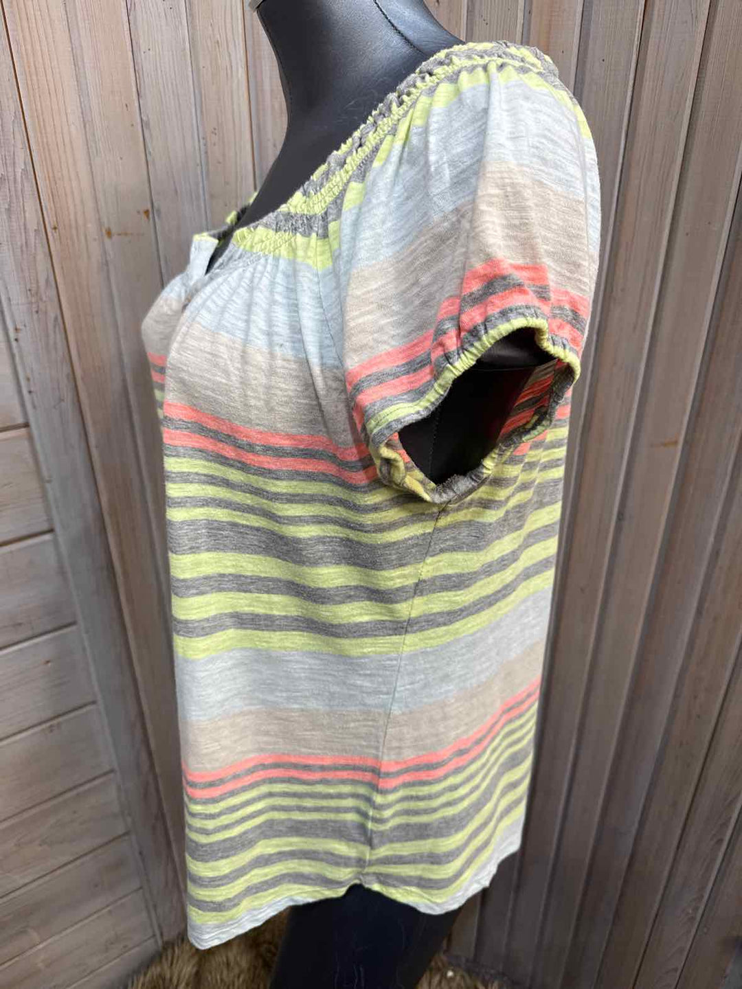 L - Gap T-Shirt