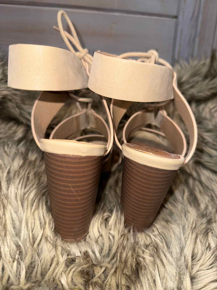 7 - Maurices Sandals