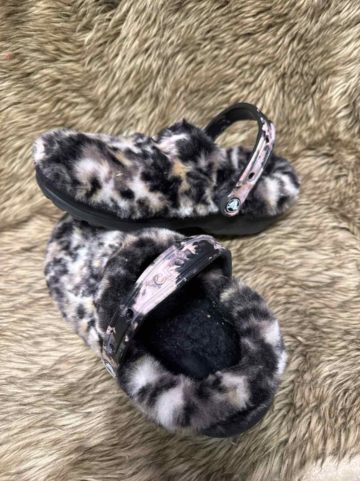 7 - Crocs Slipper