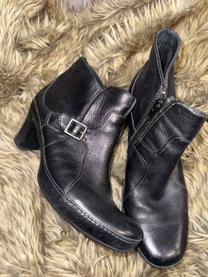 8.5 - Clarks Boots