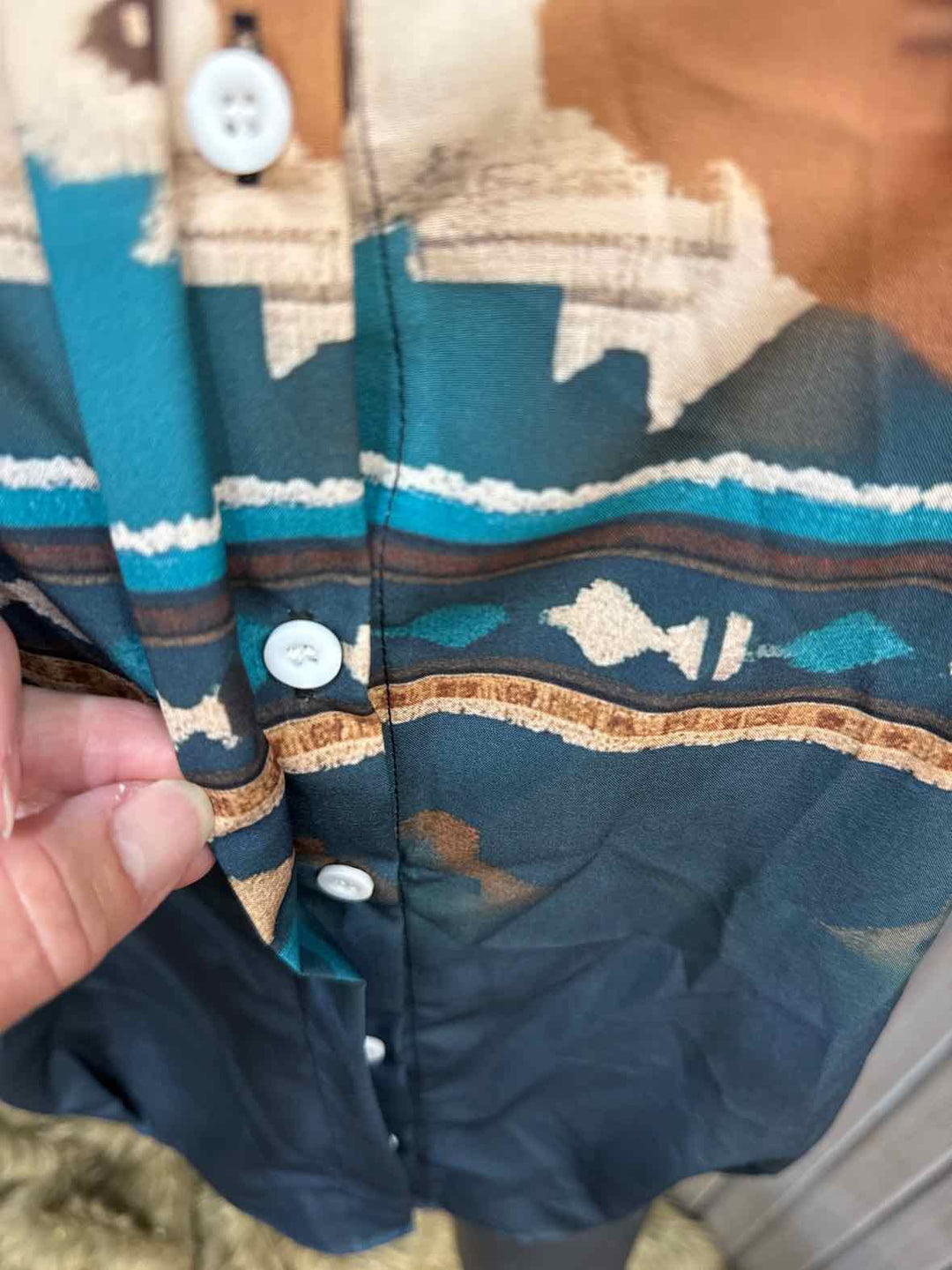 L - Unbranded Button Down