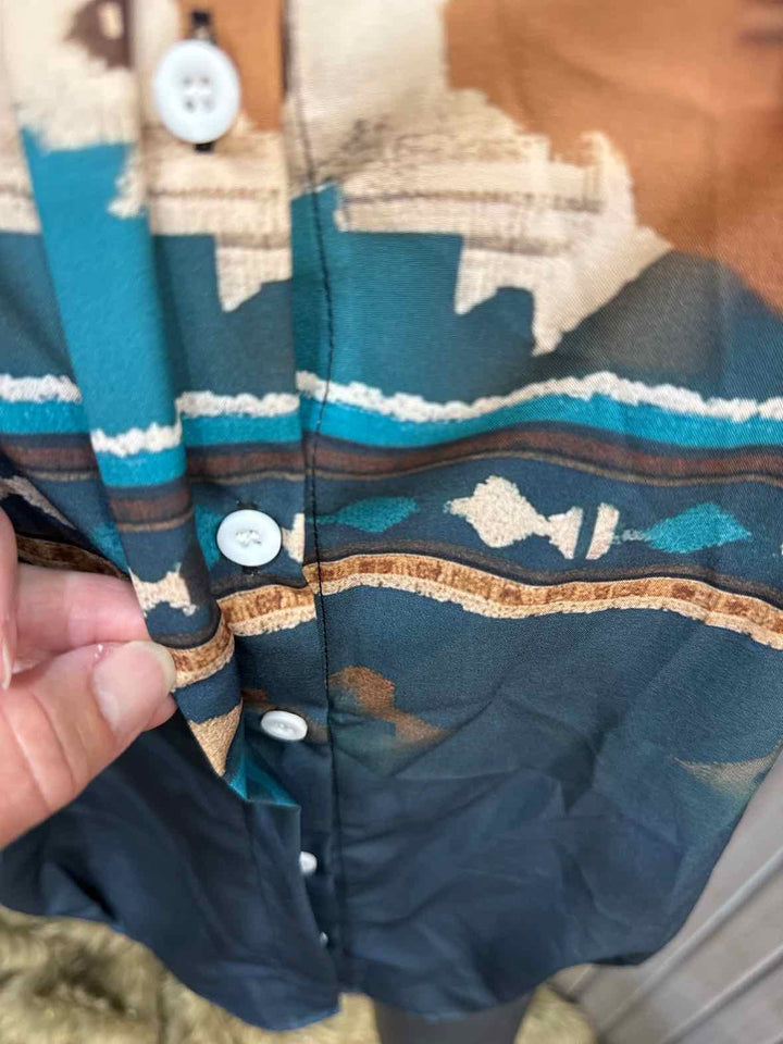 L - Unbranded Button Down