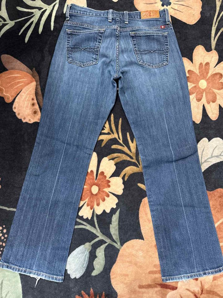 28 - Lucky Jeans
