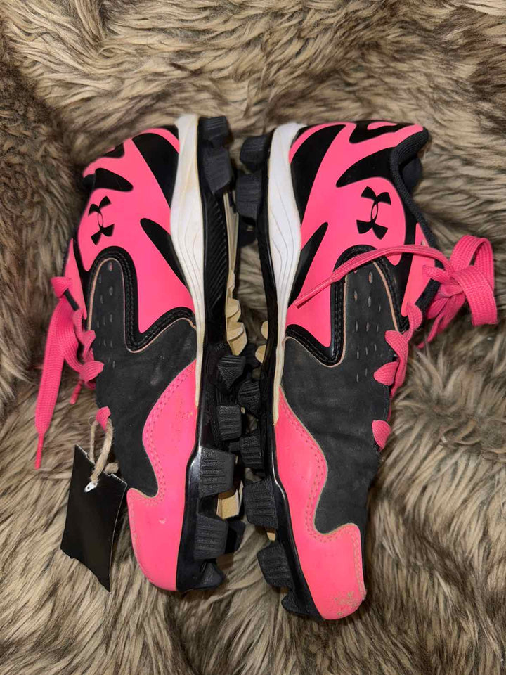 5.5 - Under Armour Shoes