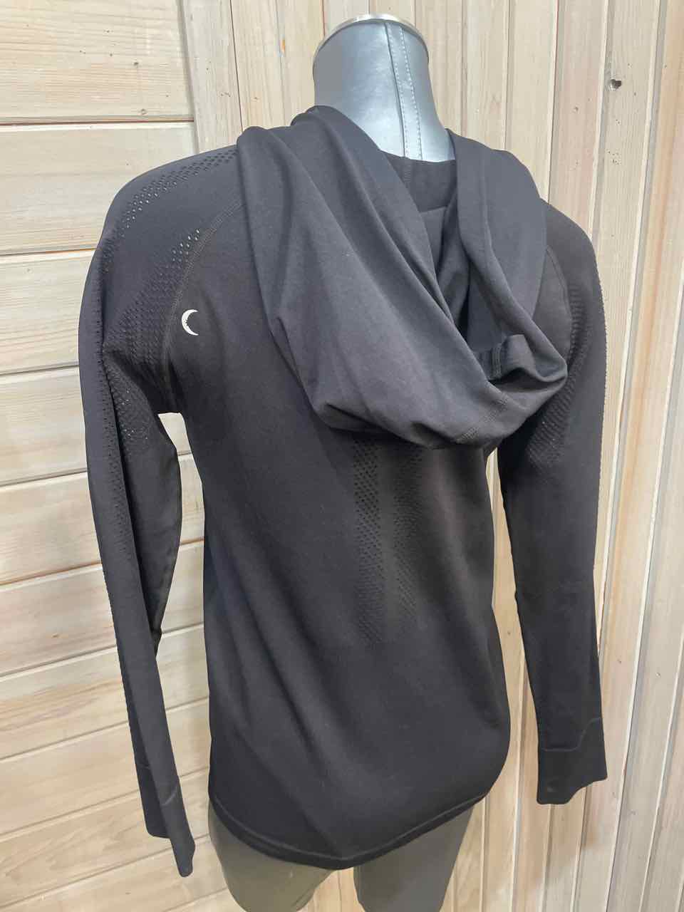 M - Zyia Long Sleeve