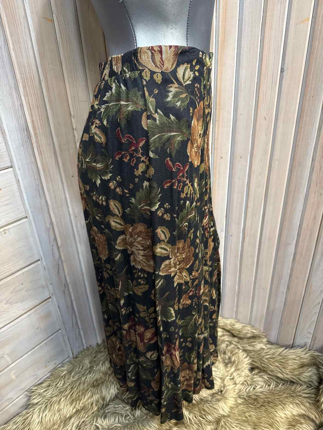 M - First Option Skirt
