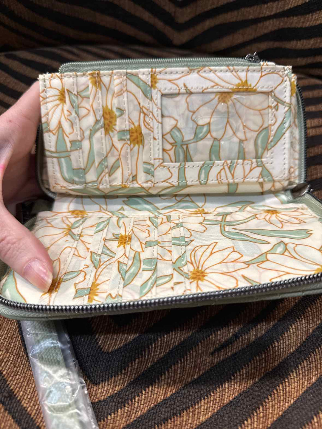 Wallet - lug Wallet