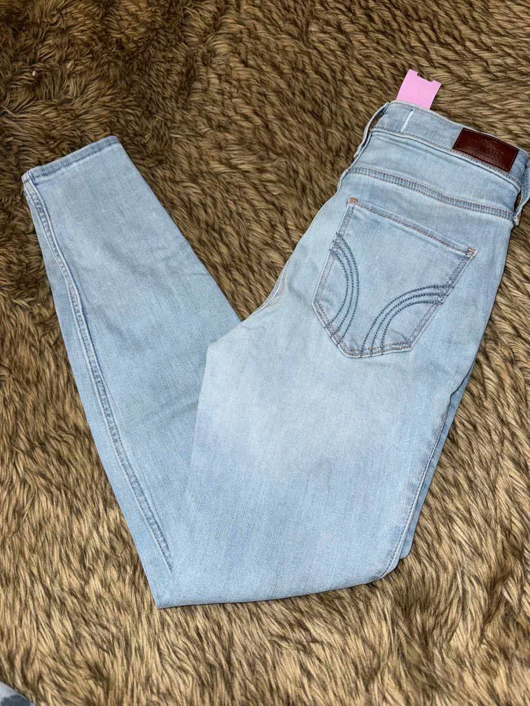 27 - Hollister Jeans