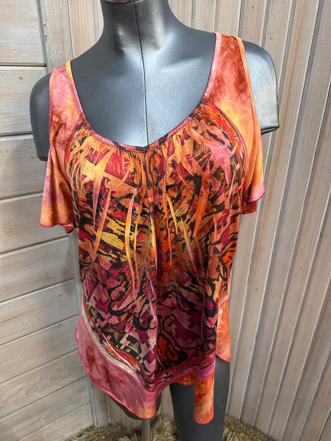 S - one world Cold Shoulder