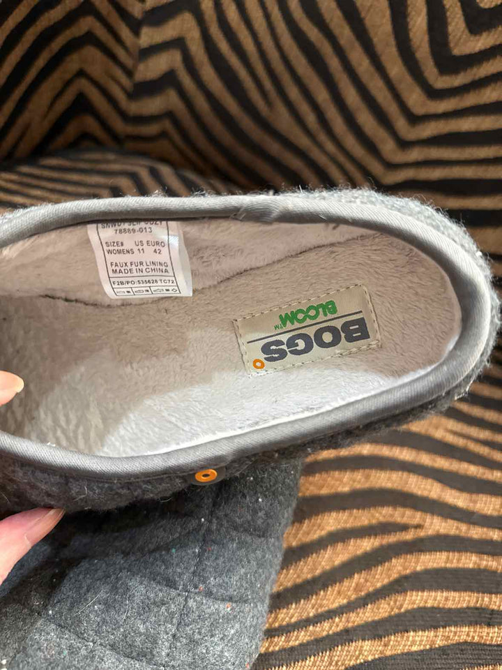 11 - Bogs Clogs