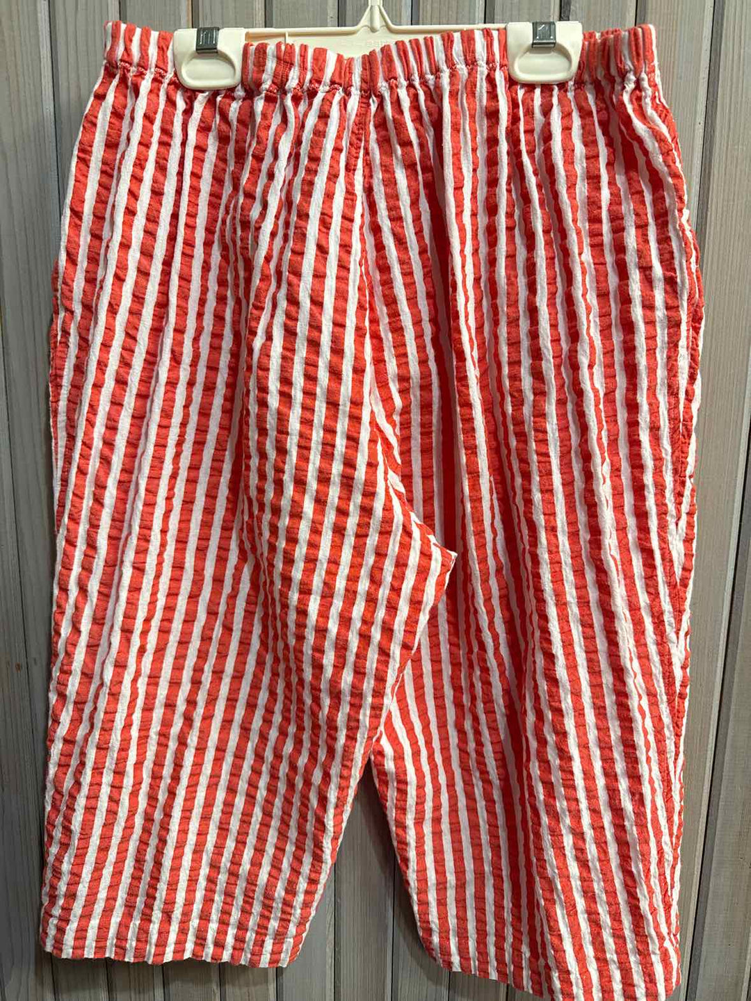 L - Unbranded Capri