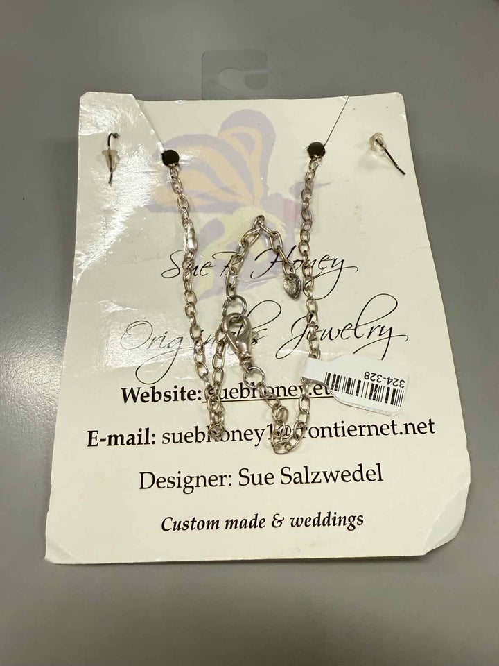 Jewelry - Necklace & Earrings Set