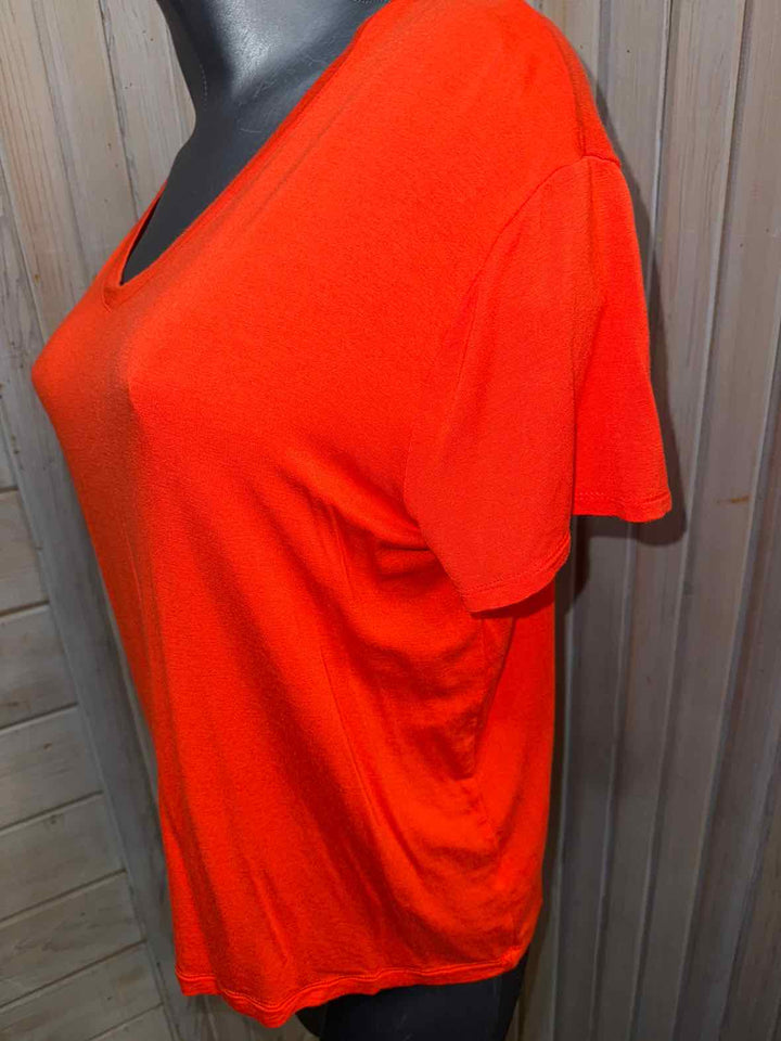 L - Nine West T-Shirt
