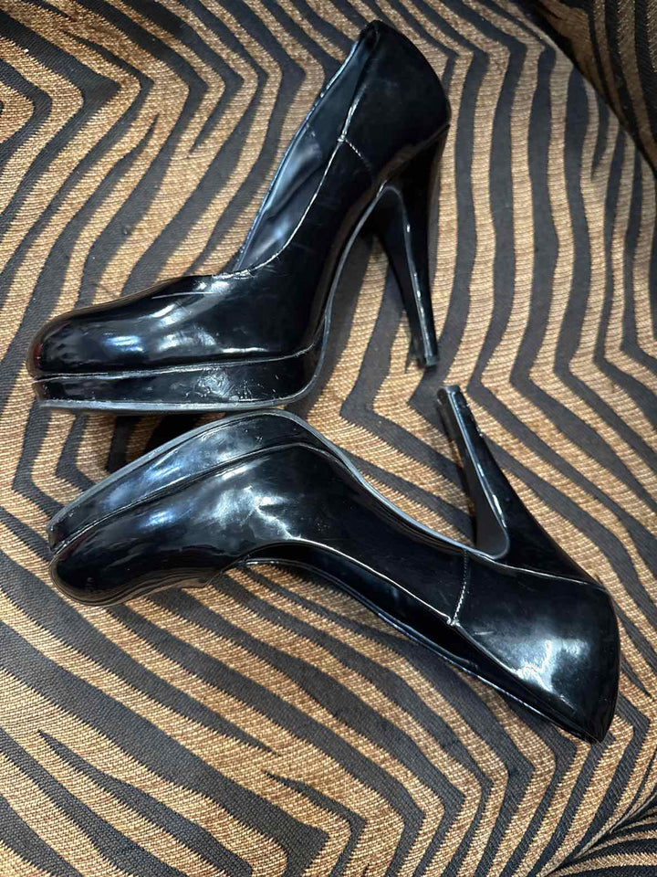 Size 8.5M Candie's Heals