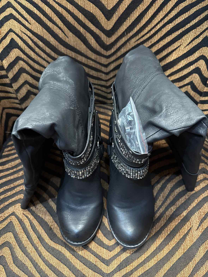 8.5 - Boots