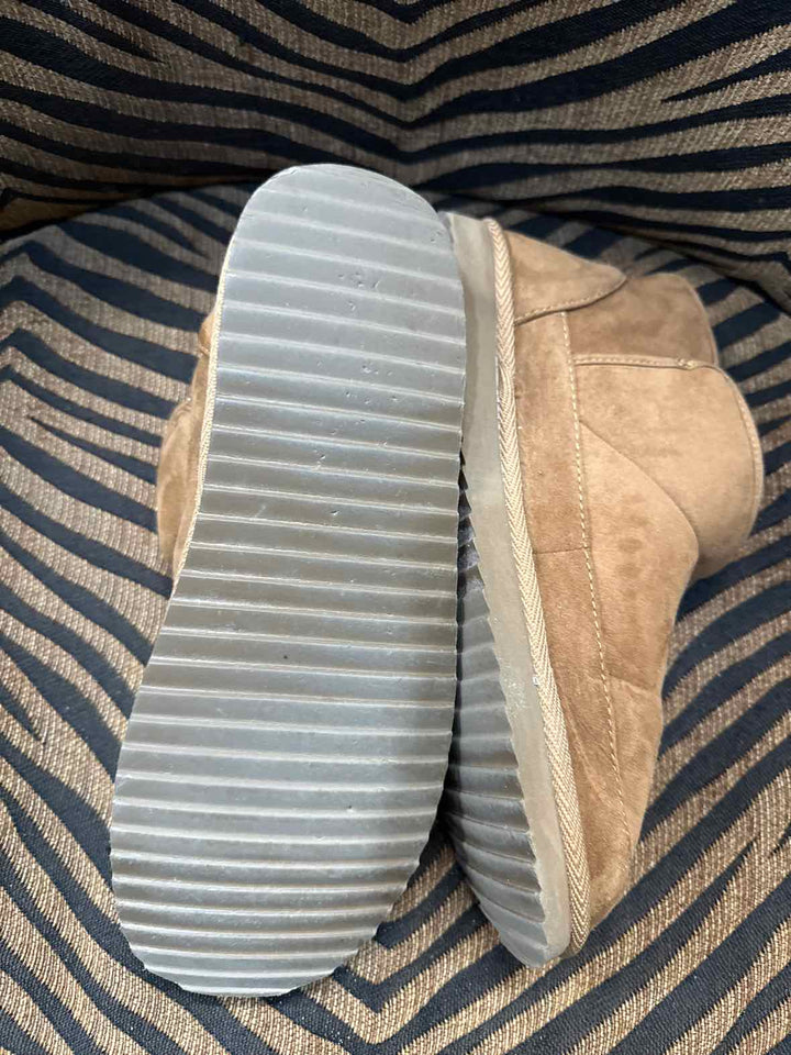 8.5 - Old Navy Boots