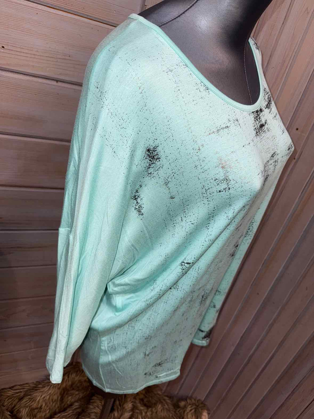 XL - ellumiNation Bat Sleeve Top