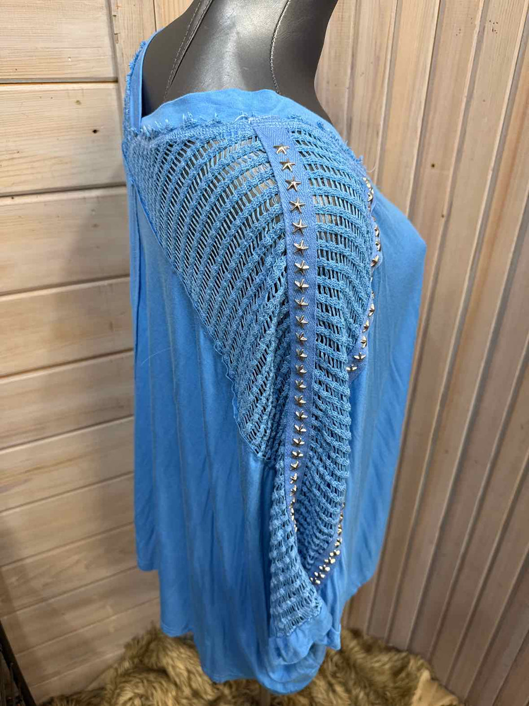 L - POL Cold Shoulder