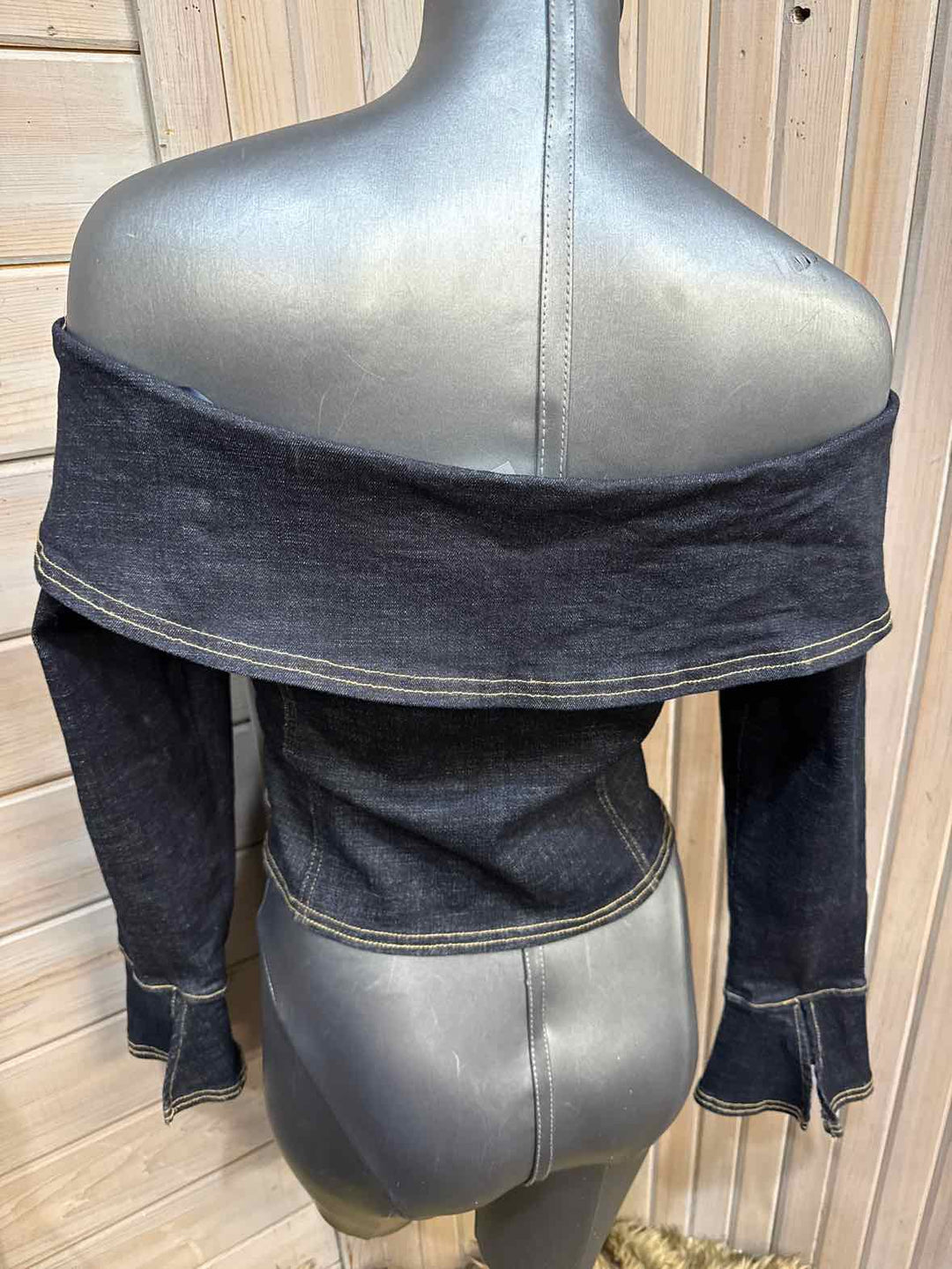 M - LeLis Cold Shoulder