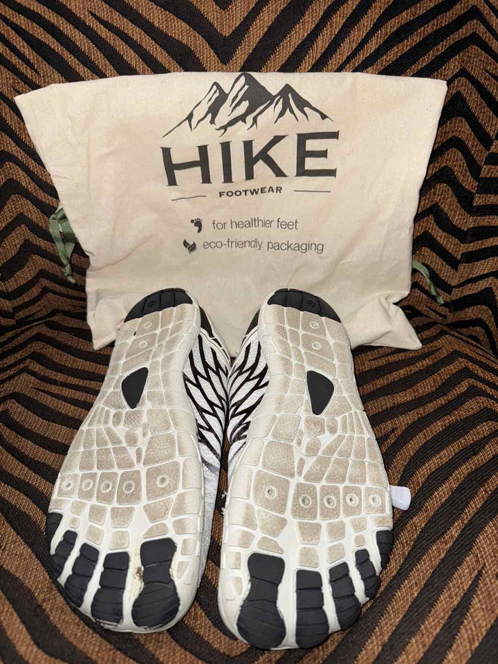 9/9.5 - Hike Sneakers
