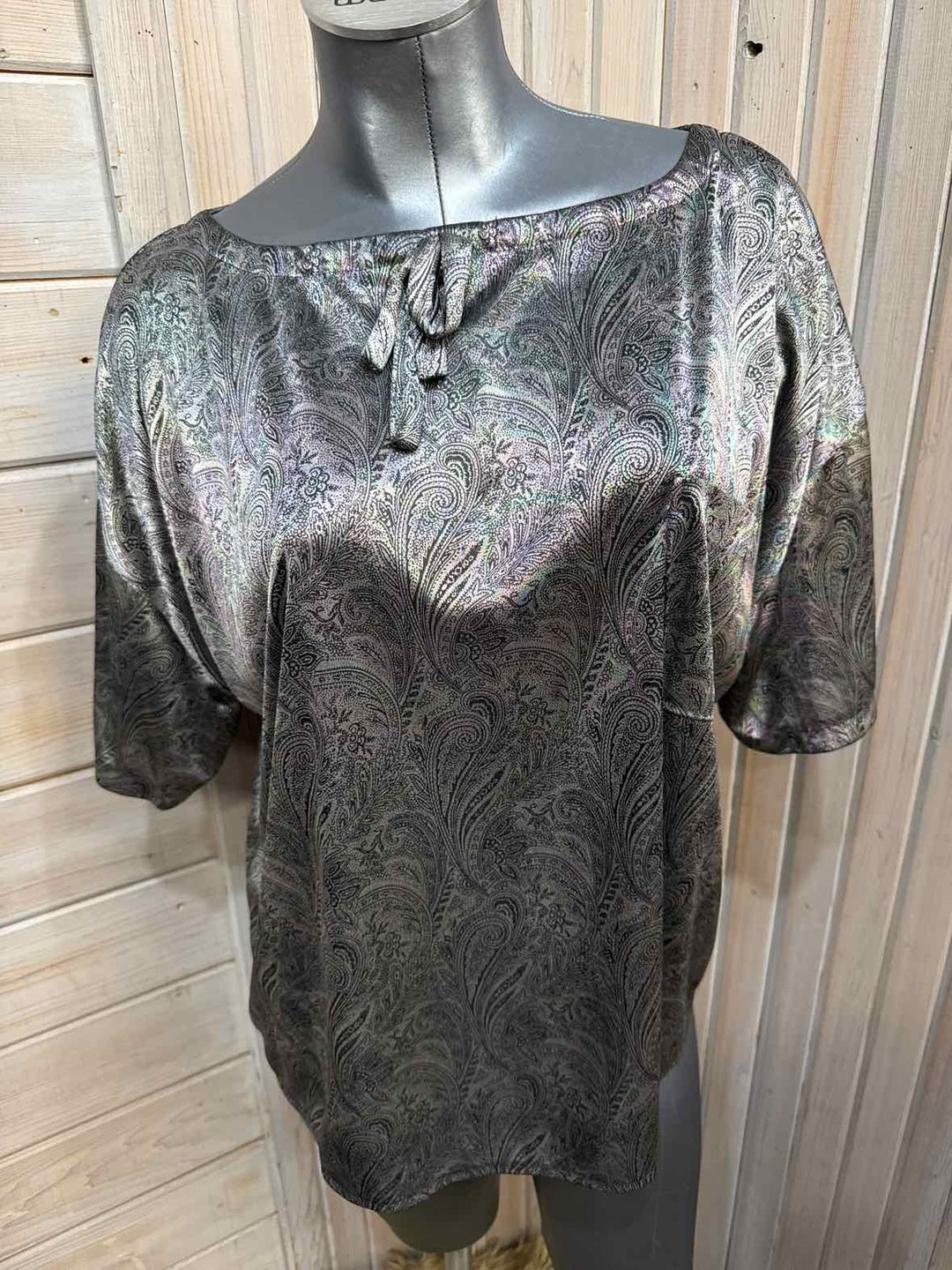 L - Unbranded Top