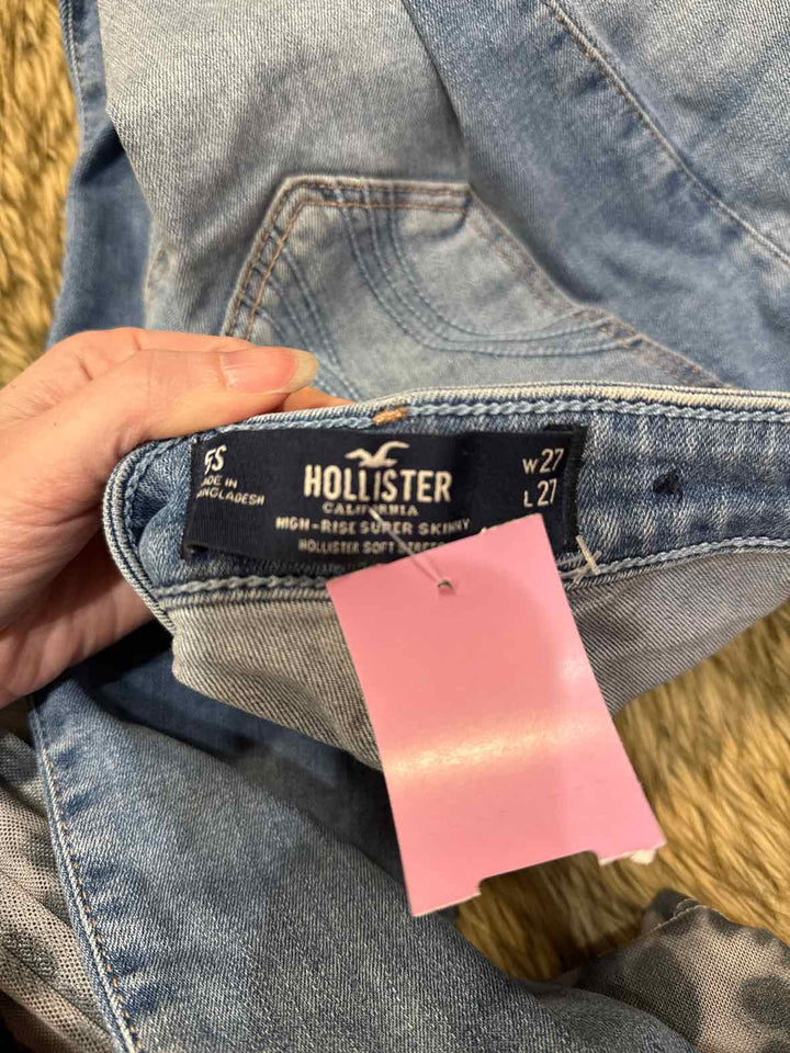 27 - Hollister Jeans