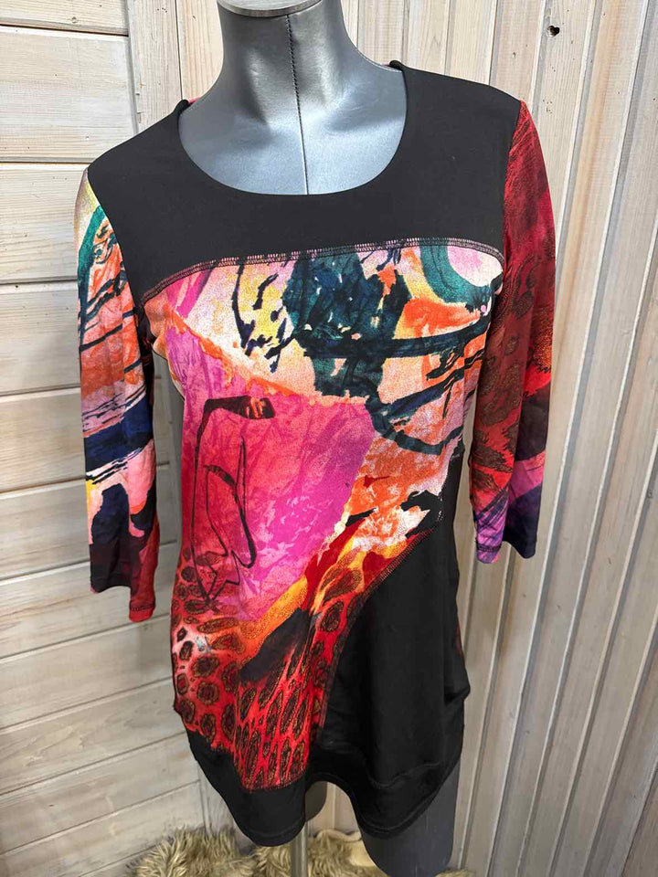 M - 3/4 Sleeve Artistic Tunic