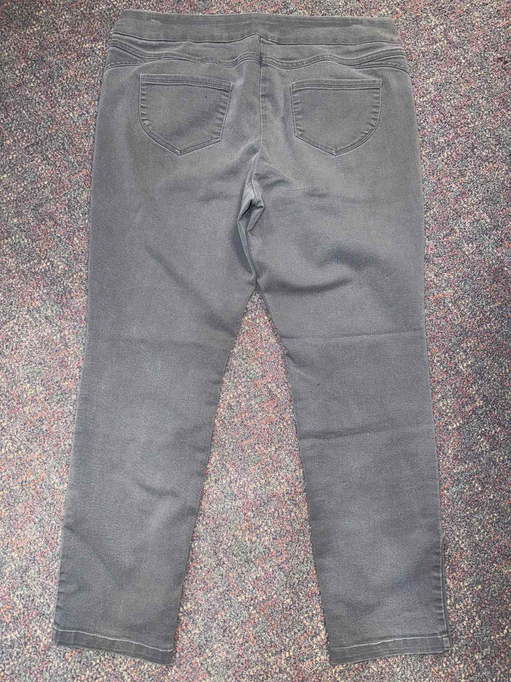 16 - Liz Claiborne Jeans