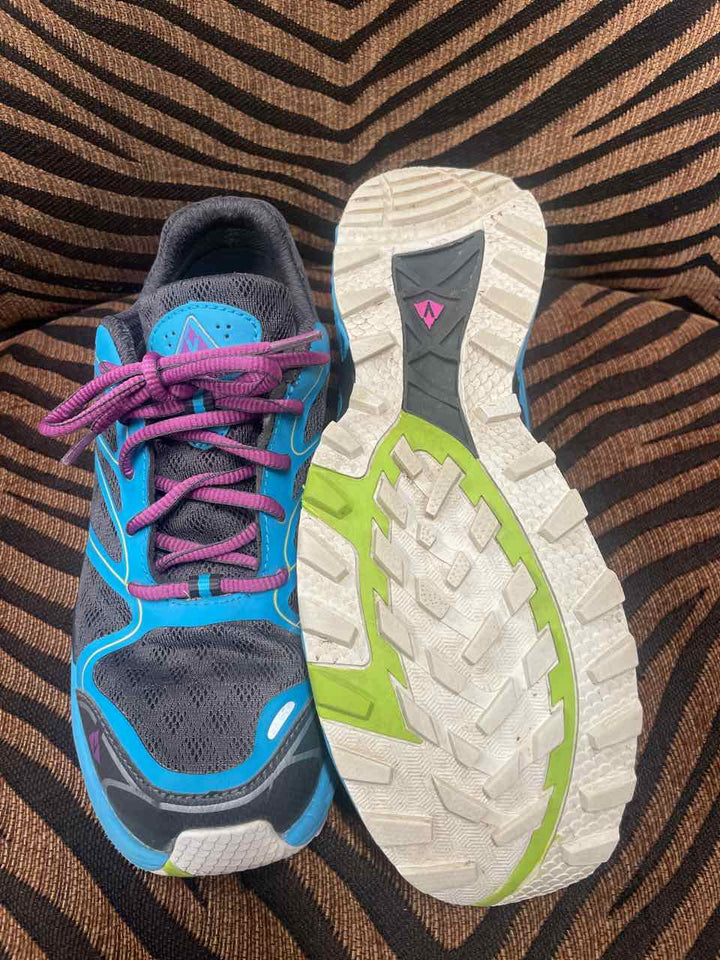 7.5 - Vasque Athletic Shoes