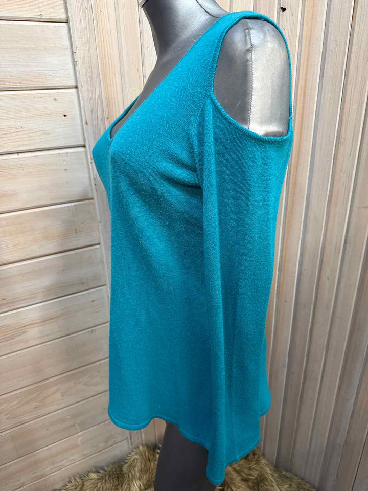 M - Roz & Ali Cold Shoulder