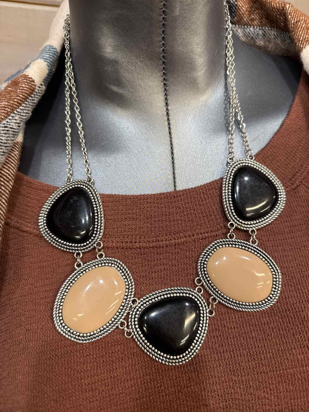 Jewelry - Paparazzi Necklace & Earring Set