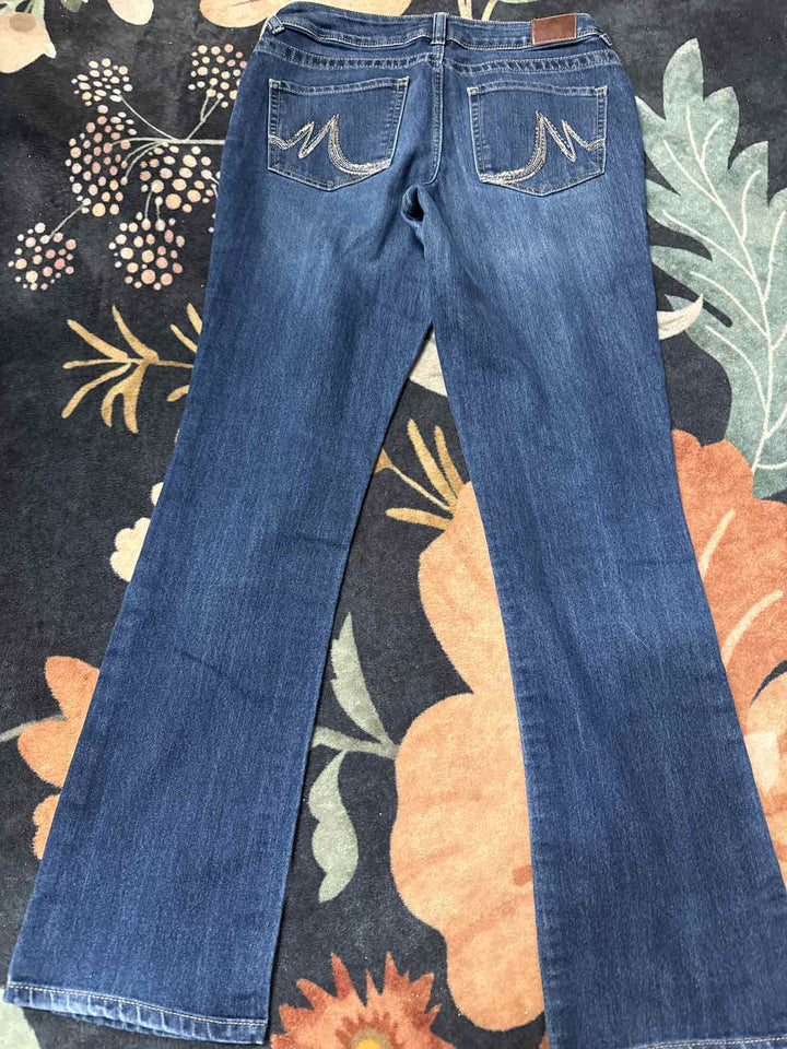 6 - Maurices Jeans