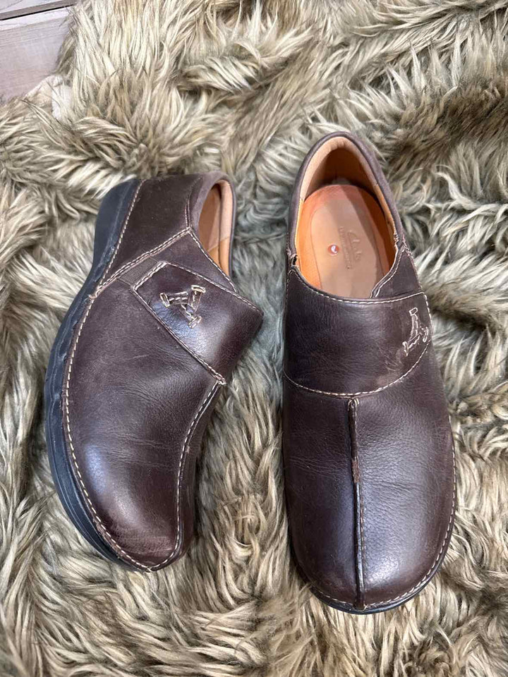 8 - Clarks Slip-on