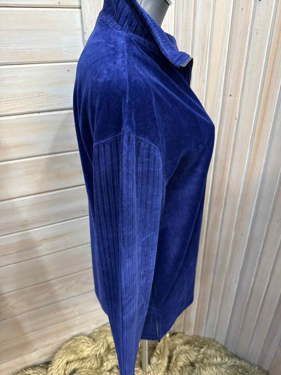 M - Liz Claiborne Sweater
