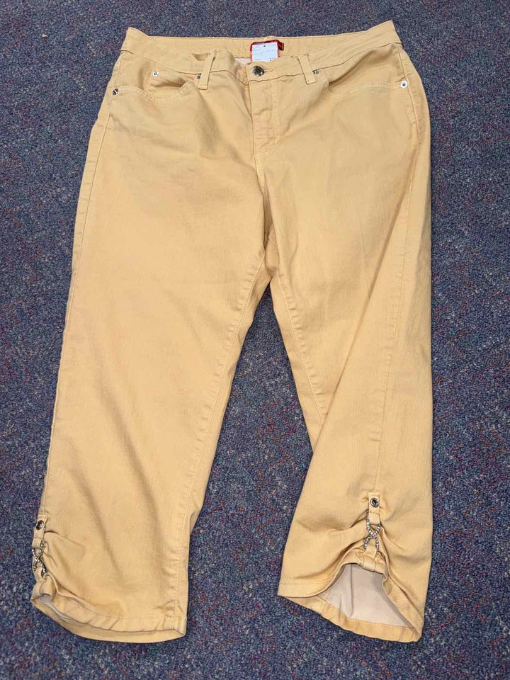 12 - True Slim Capri
