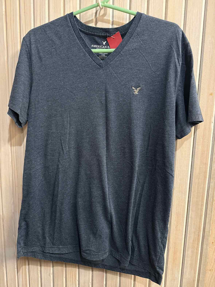 L - American Eagle T-shirt