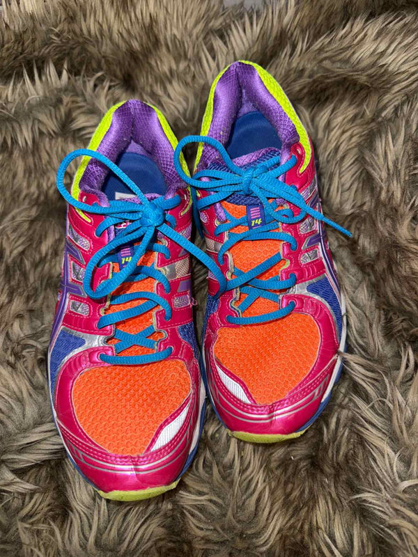 7.5 - Asics Sneakers