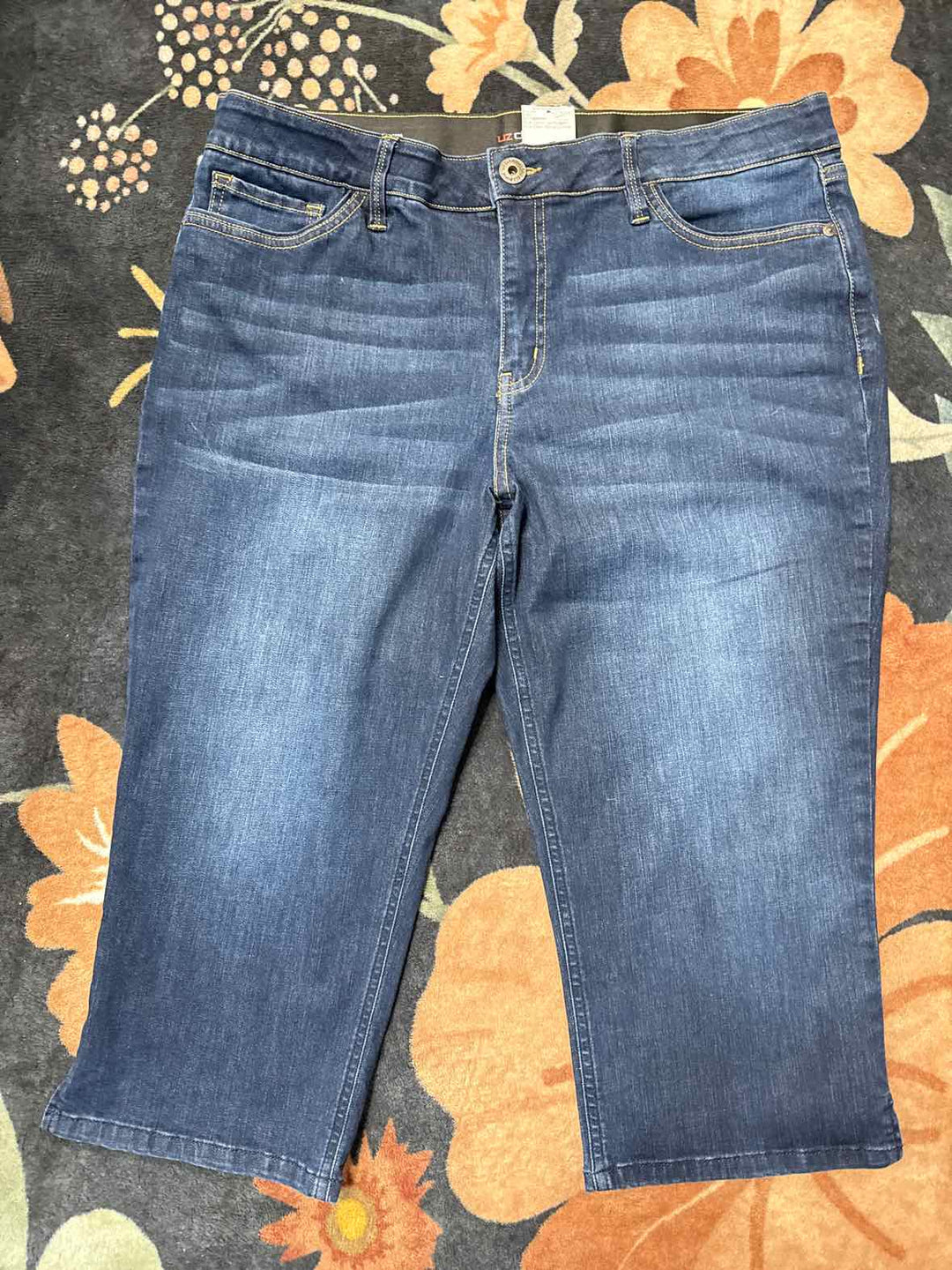 16 - Liz Claiborne Capri