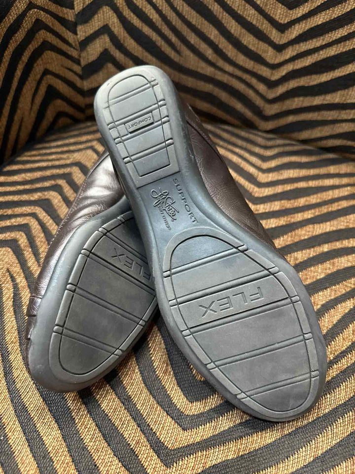 8.5 - Life Stride Flats