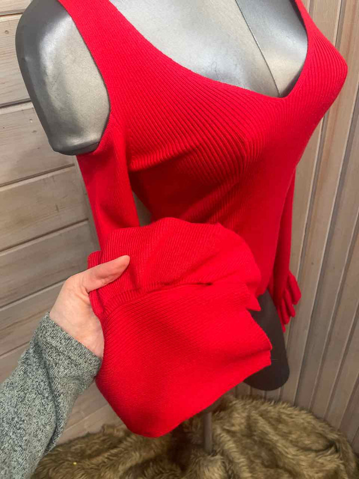 S - Express Cold Shoulder