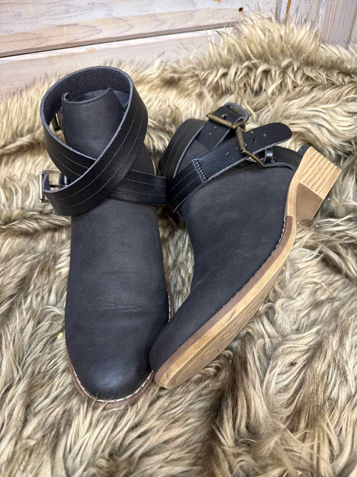 7.5 - Roxy Boots