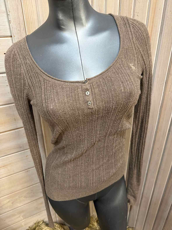 M - Abercrombie & Fitch Long Sleeve