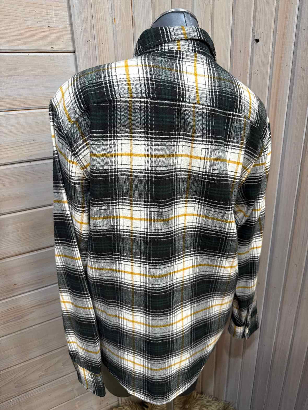 M - American Eagle Button Down